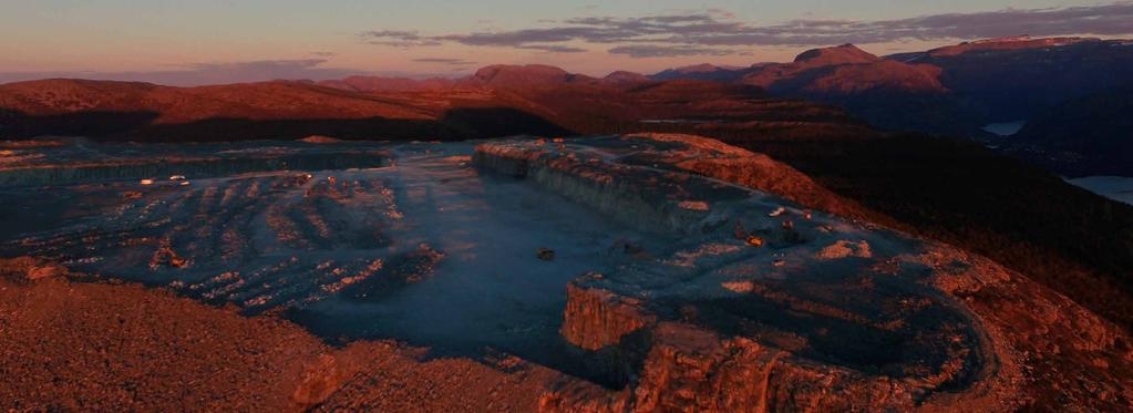 Foto: Bremanger Quarry AS STORE KYSTNÆRE PUKKFOREKOMSTER Norge har en lang kystlinje som er attraktiv med tanke på eksport av byggeråstoffer.