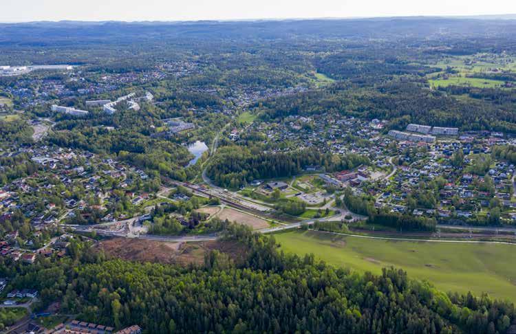 1 4 5 6 1 2 4 7 3 OSLO f 8 g SKI 1 LANGHUS STASJON Toget tar deg fra Oslo S på 30 minutter, og fra Ski sentrum på 5 minutter. 5 NÆRSENTER Nærsenter med dagligvare og treningssenter mm. kommer her.