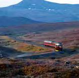 Mange yrkesaktive tilbringer mye av tiden sin andre steder enn i eget lokalsamfunn. Den geografiske og sosiale avstanden mellom der folk bor og der de arbeider eller får sin skolegang, blir større.