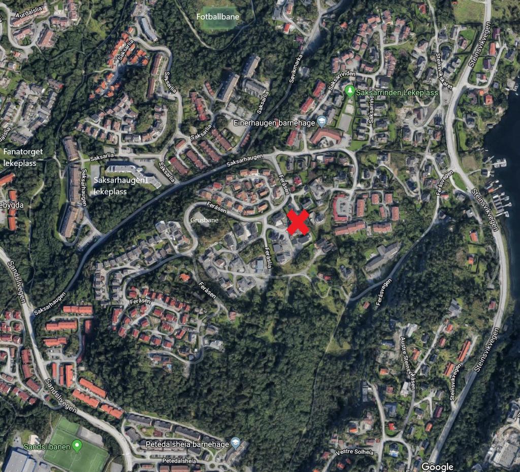 5.18 PRIVATRETTSLIGE BINDINGER Ingen kjente. 5.19 FRILUFTSLIV Innenfor en radius på 500 meter er det to fotballbaner, tre lekeplasser, grusbane, to barnehager og mye grøntområde.