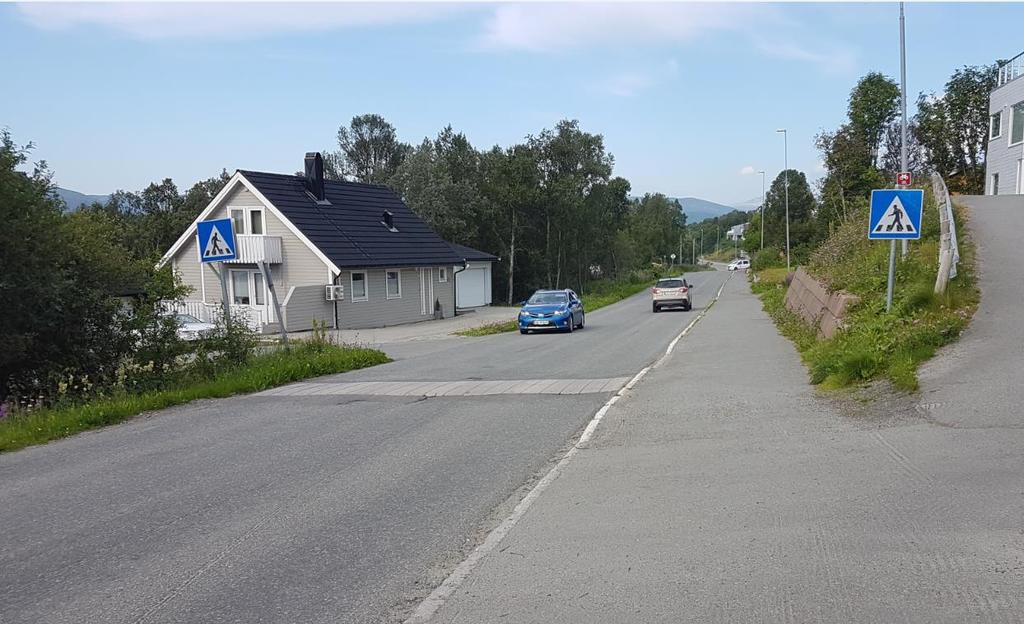 2.3.21 Kryssingspunkt 6 11 Dette er et gangfelt som forbinder fortauet på sydsiden av Ringvegen med en boliggate på nordsiden. Boliggaten betjener bare seks husstander.