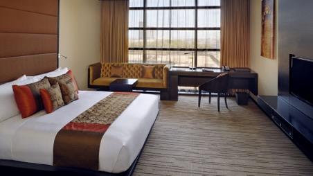 hotellets nettsider: Situated in the heart of the capital s business district, the Southern Sun Abu Dhabi hotel offers guests state-of-the-art refinement and luxury, coupled with attractive