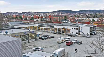 Eiendommen ligger med umiddelbar nærhet til Omkjøringsveien, Lerkendal stadion og NTNU Gløshaugen.