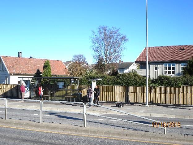 Figur 5-5 Stavangerveien med sykkelveg og G/S -undergang (venstre).