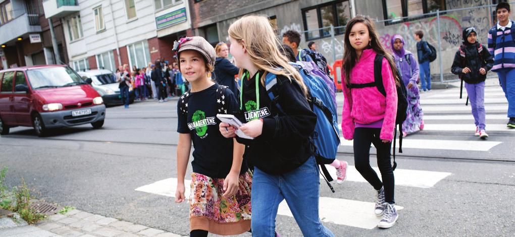 GÅ TIL SKOLEN Barn trenger mye aktivitet for å vokse og utvikle seg på en god måte. Derfor er det veldig fint å la bilen stå og heller gå eller sykle til skolen.