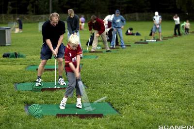 3.3.4 Idrettsklubben «KomiForm» har 50 medlemmer. 20 av medlemmene driver med svømming, 15 av medlemmene spiller golf. 10 av medlemmene driver med både svømming og golf.