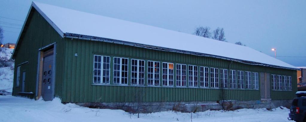 3.5. Brakke 2 Gnr./bnr. 125/20, bygningsnr. 190678512, AskeladdenID 178228-4 Brakke 2, sør- og østfasade. Foto: Troms fylkeskommune.