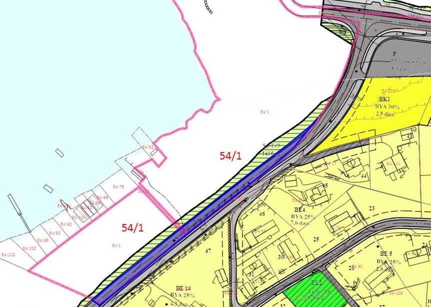 Figur 5: Utsnitt av reguleringsplan for Vågsledbakken som viser vegareal på 54/1 (markert med blå ramme) Økonomiske konsekvenser: Kommunen vil stå alene for bygging av gang- og sykkelvegen langs fv.