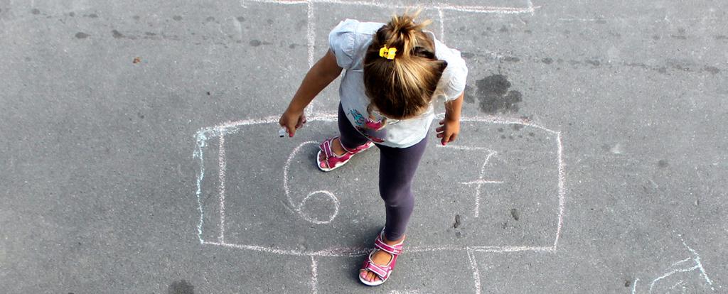 Eleven blir gjerne hengende etter med skolearbeidet og utvikler negative tanker om det å være på skolen. Over tid utvikler eleven økt angst og opplevelsen av å komme til kort.