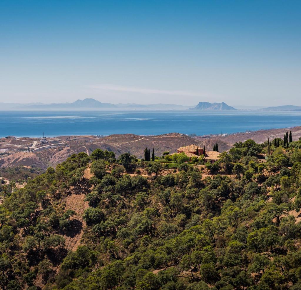 NÆROMRÅDET P Å T O P P E N A V M A R B E L L A Nærmeste strand - 14 km, 15 min (Playa de San Pedro de Alcántara) Direkte adgang til Barranco de La Zagaleta golfbane Los Reales - 44 km, 50 min (Sierra