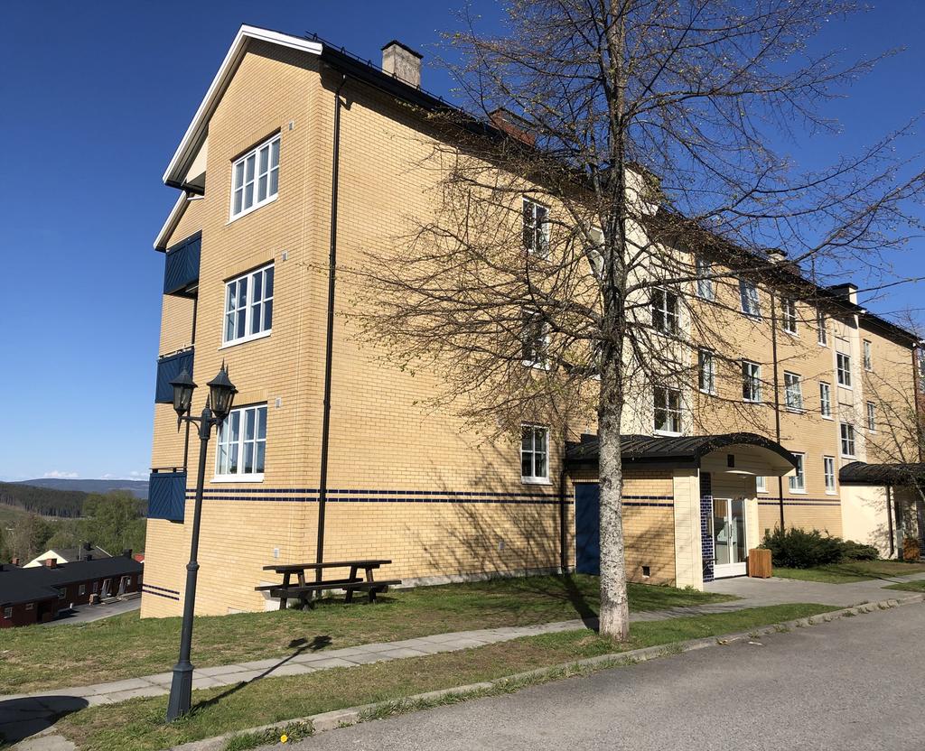 SALGSOPPGAVE Fin liten leilighet i populært boligområde T Fasade i teglstein Verditakst: Andel av fellesgjeld Totalt (prisantydning + fellesgjeld) 1 050 000 kr. 132 107 kr. 1 182 107 kr. 2 692 kr.