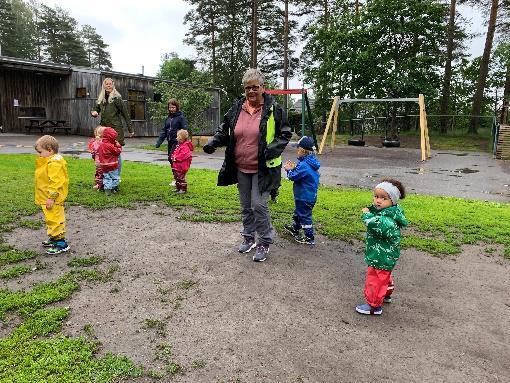 Barn som begynner på stor avdeling har fått faddere som skal ta