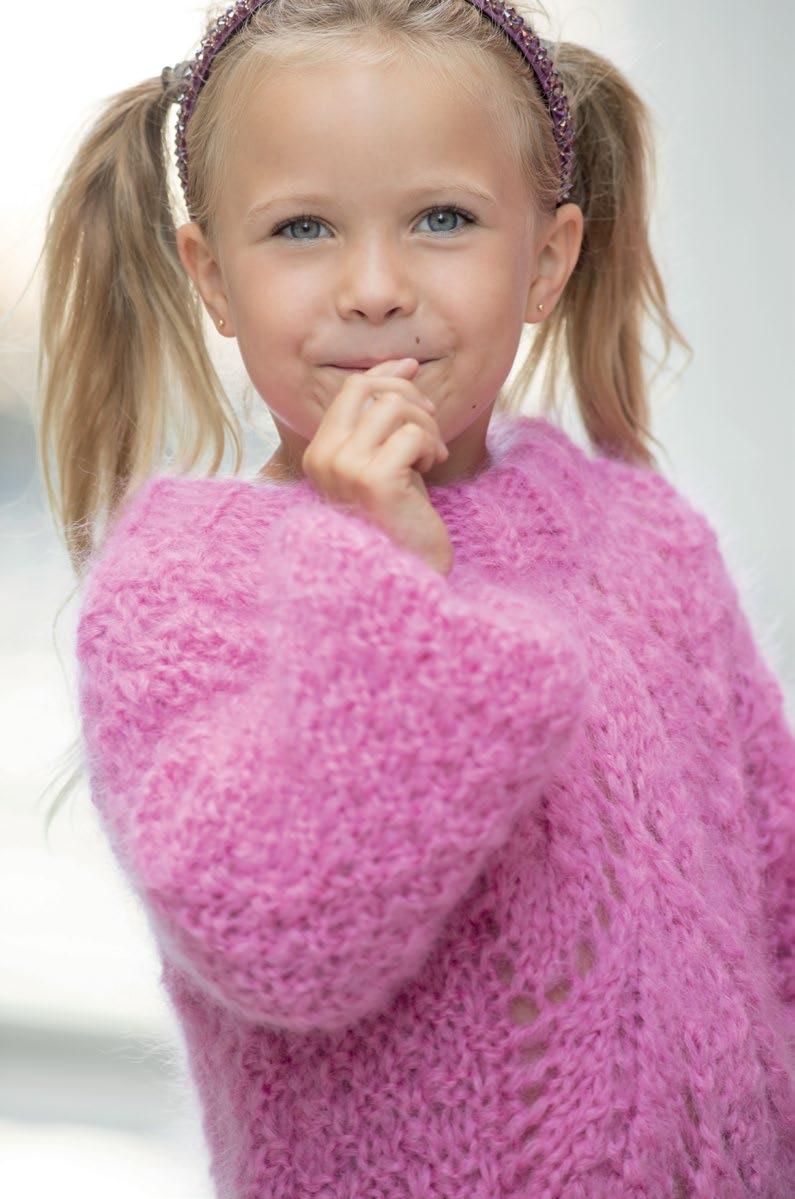 NORMA KIDS GARN BRUKT I DENNE OPPSKRIFTEN: LINE LANGMO PÅFUGL 73 % mohair, 22 % ull, 5 % polyamid, 50 gram = ca 90 meter DESIGN Line Langmo by House of Yarn STØRRELSER 2 (4) 6 () (12) år PLAGGETS MÅL