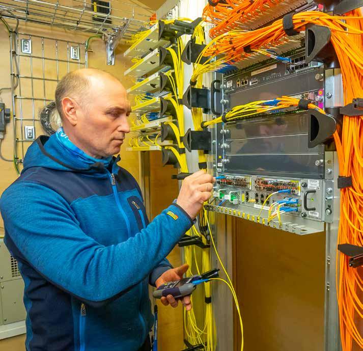 20 - Årsrapport 2018 Tekniker Are Kristiansen foretar effektmåling av fiber. Telekom, vår nyeste avdeling Telekom er vår nyeste avdeling, som ble opprettet i 2018, og har tre ansatte.
