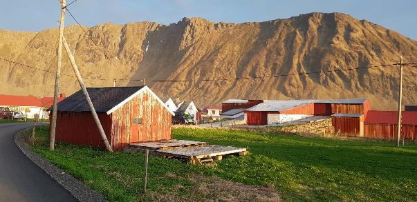 Hele Unstad med unntak av stranden og fjellsidene er registrert landbruksområde i en eller annen form i NIBIO