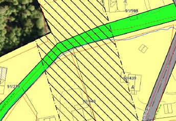 2. Regulert strekning med friområde: justering mot sikre eiendomsgrenser I gjeldende reguleringsplan er det avsatt en lengre strekning med friområde mellom eksisterende boligbebyggelse.