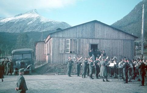 5.0 Grenseloser i Sørfold Sørfold kommune ble allerede fra første dag dratt inn i krigen. Når de første tyske troppene marsjerte inn i området, ble de møtt av norske militærstyrker.