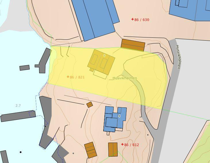 Figur 2. Oversiktsbilde over Husvikholmen 6 (gnr/bnr 86/821) på Husvikholmen, Frogn kommune. Eiendomsarealet er markert med gult.