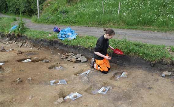 5 Undersøkte areal Lokalitet 3: Vestre (øvre) del av lokaliteten ble undersøkt ved to små felt på om lag 35 m 2 hver, samt en 13 m lang sjakt (sjakt 1 lokalitet 3) (figur 6).