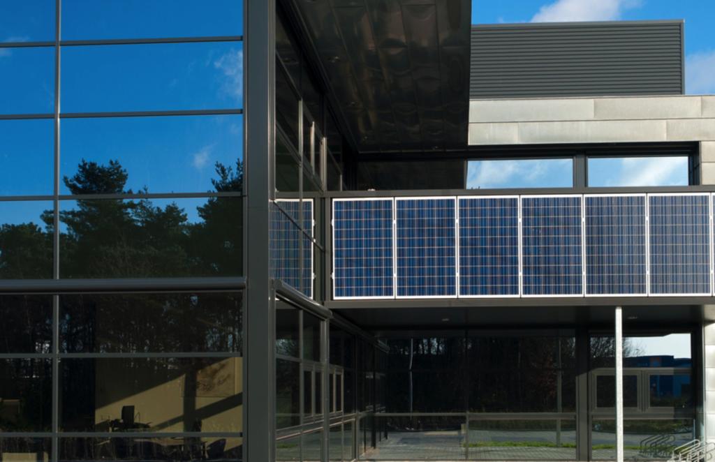 Hva gjør et bygg egnet for solceller? Alle fordeler med å produsere egen strøm fra solceller hjelper ikke dersom bygget ditt viser seg å være uegnet for solceller.