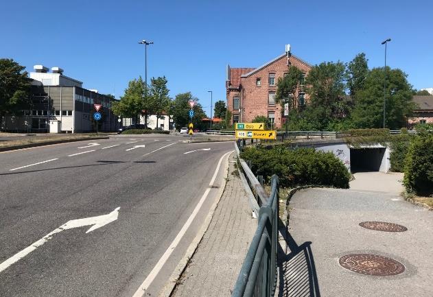 . I området fra Lisleby til Østfoldhallen er det gang- og sykkelveger langs Lislebyveien, Evjebekkveien, deler av Dikeveien og langs