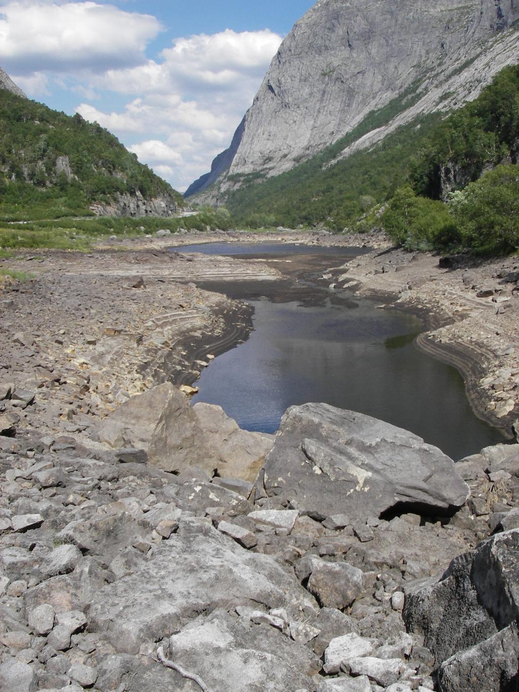 ESPEN ENGE 9 (org. nr. 876 79 96 MVA) Vannkjemi: ph og konduktivitet ble målt iht. "Standard Methods of the Examination of Water and Wastewater" (Eaton et al. 99). Konduktivitet ble målt i felt.