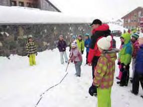 Schnee- und Lawinenkunde in der Volksschule Edelbert Strolz hat die 4.