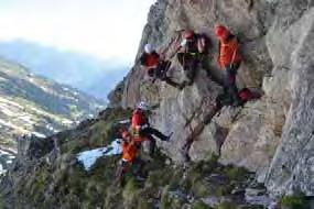 In unserer beliebten Tourismusgemeinde haben die rund 100 Bergretter/innen aber alle Hände voll zu tun und mit mehr als 150 Einsätzen pro Jahr, wird es den
