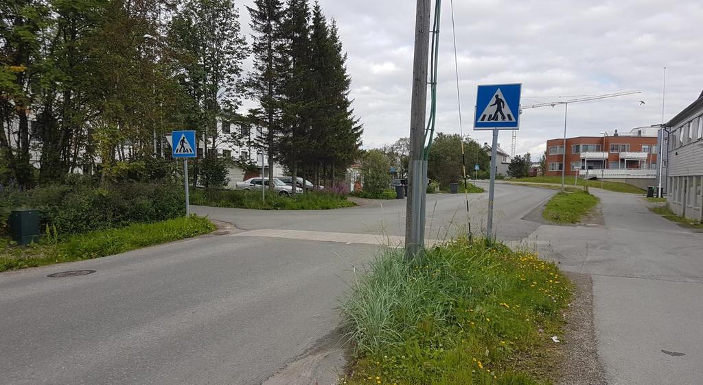 2.3.21 Kryssingspunkt 10 5 Punktet er et gangfelt som forbinder G/S-vegen langs Strandvegen med Bjerkakervegen. Det er etablert belysning. Fartsgrensen er 30 km/t, og gangfeltet er opphøyd.