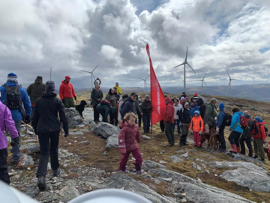 Kysten og fjellområdene selges bit for bit til kraftformål til en kynisk internasjonal kraftbransje som flyter på det grønne skiftet, - de er klimaprofitører på vår