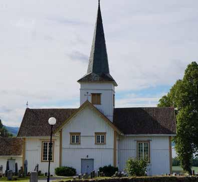 Landåsbygda kirke, bygget i 1965, er typisk for disse rektangelog vifteformede kirkebyggene.