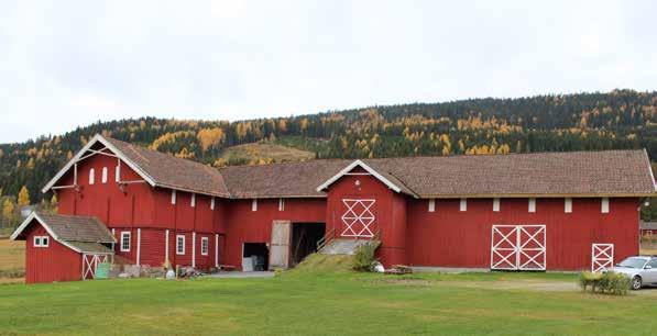 Brakar, gård område 057 Tømmerlåve i sveitserstil med fjøs fra 1885, restaurert 1895 (deler av bygningen er fra 1700-tallet).