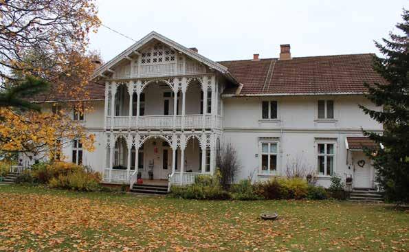 Grette, gård område 108 Våningshus i sveitserstil fra 1894. Totun i sveitserstil med bygningsmasse fra 1889 til 1909. Tunet avgrenser Hov sentrum.