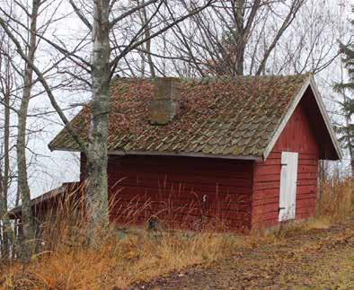 Bjørnerud, gård område 023 Fiskerhytte der Nils Valby bodde og virket som profesjonell fisker fra 1904. Fisken ble lagret i steinkjelleren under bygningen.