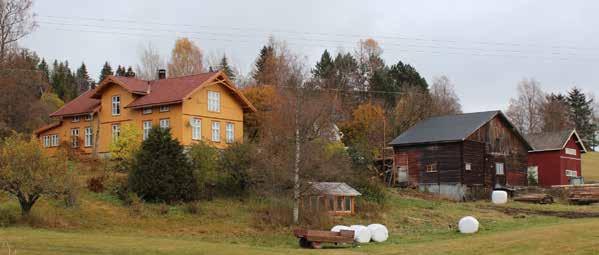 Klauvstad, gård område 013 1655 er tidligste årstall på laftestokkene i låven på Klauvstad øvre. Deler av tømmerkassen er eldre. Eldste bygning i Søndre Land?