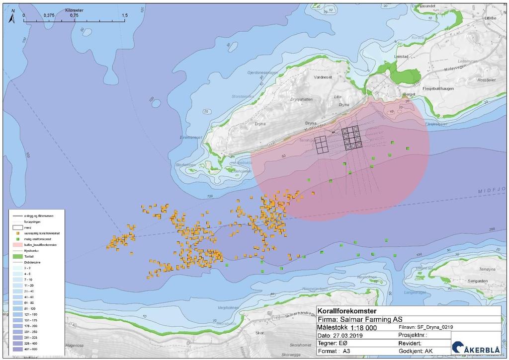 Figur 1. Plassering av lokaliteten i Midfjorden, med tvilling lokaliteten Terningen plassert mot vest. Rødt område markerer avstand på 1 km fra begge anlegg.