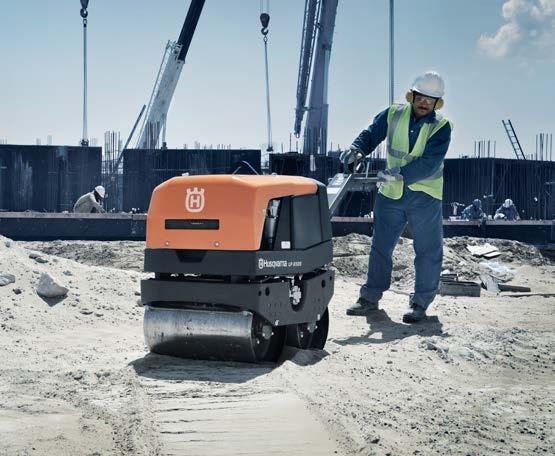 GJØR TUNGT ARBEID RASKERE Vårt utvalg av konvensjonelle dobbelruller Husqvarna LP 6505 og LP 7505 er ideelle for å komprimere tynne lag med granulær jord og asfalt.