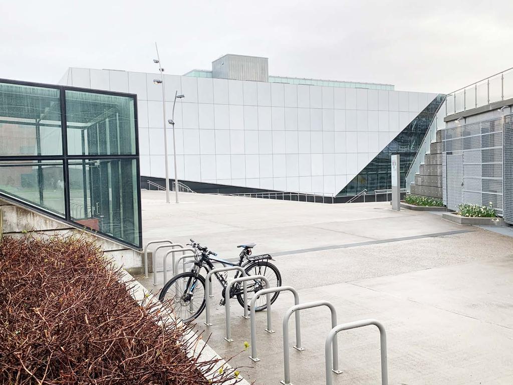 bibliotek og kino, og sykkelparkering ved Stavanger konserthus