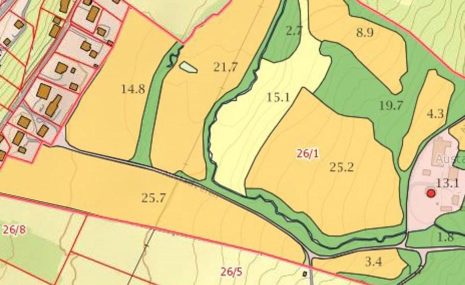 Jacob Sinding Hadley søker om konsesjon på landbrukseiendommen gnr/bnr 26/1 og 26/34 (bortfestet hyttetomt). Austad i Vikersund er en stor landbrukseiendom der skogsarealer utgjør mesteparten.