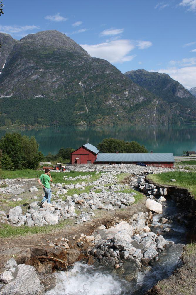 Skredfare Endringer i klima og hydrologi vil påvirke skredfaren, eksempler: Mer ekstremnedbør i bratt terreng økt fare for flom-, jord-, og steinskred