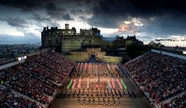 Men Edinburgh er så mye mer: Historie, kultur, koselige restauranter og det mektige Edinburgh Castle. Kan kombineres med en tur til Harry Potters «Hogwarts Castle».