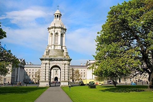 1800-tallet. Dublin er en elegant og artistisk by med brede gater og rekker av mursteinsbygninger med fargeglade dører.
