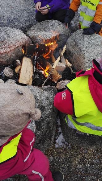 skal omfatte kjennskap til samisk språk, kultur og tradisjon og kjennskap