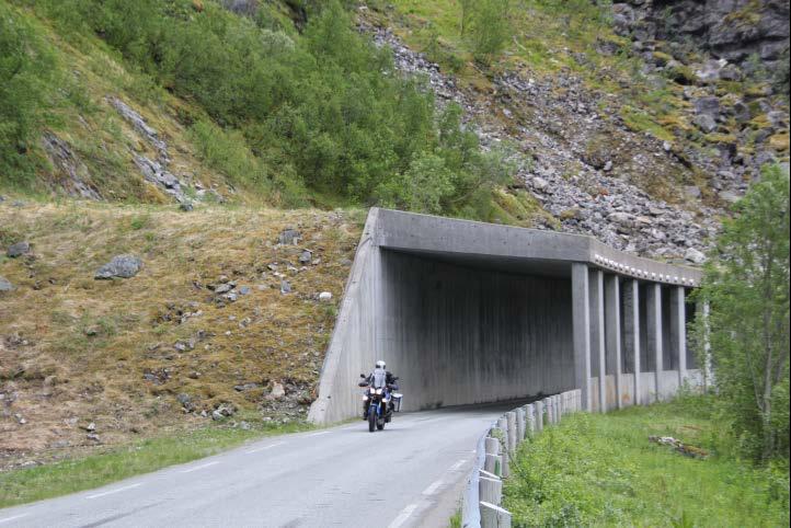 Svartholla skredoverbygg (Foto: Ole-André Helgaas, SVV) Kostnader for skredsikring på denne strekninga vil komme på mellom 75 135 mill. kroner. III.