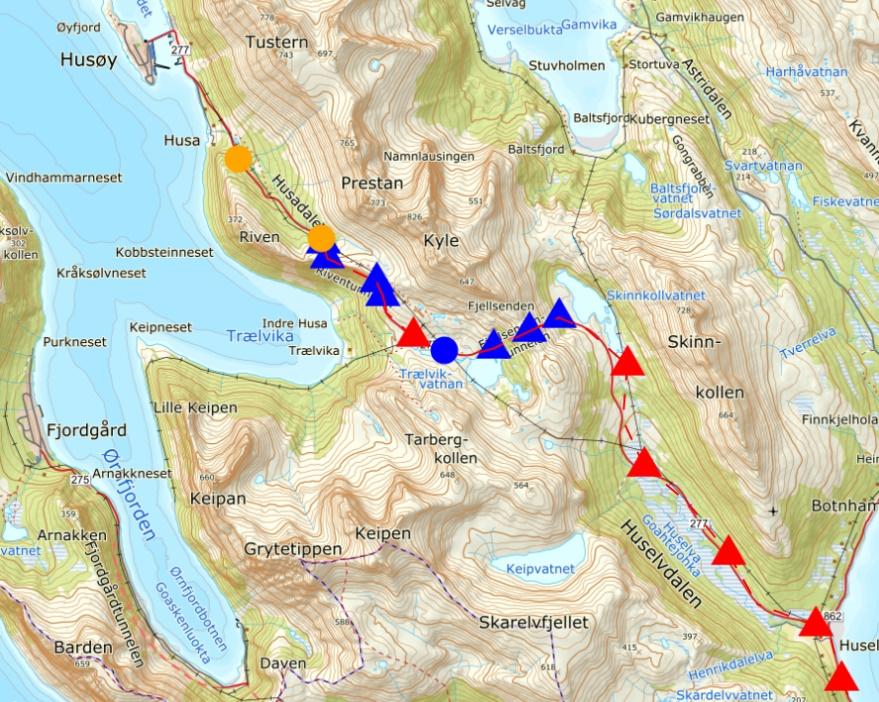 Det er foreslått to kamerapunkter (gult punkt) ved Husøy/Husøydalen og en værstasjon (blått punkt) på fjellet. I tillegg er det foreslått trafikkmålepunkt i krysset fv. 862 / fv. 277 (alle tre armer).