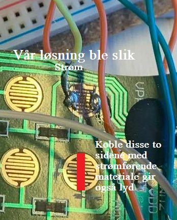 På illustrasjonen er det bilder av batterier som illustrerer denne strømkilden. Strømtilførselen kontrolleres vha.