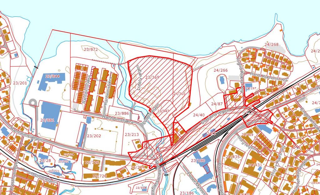 1 Innledning Ranheimsfjæra Utbyggingsselskap II AS planlegger å bygge boliger på Ranheim i Trondheim kommune. Utbyggingsområdet skal i forbindelse med dette omreguleres.