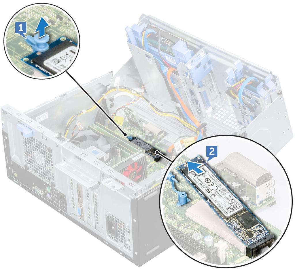 3 Fjern frontpaneldøren. 4 Slik tar du ut M.2 PCIe SSD: a Trekk i den blå plasttappen som fester M.2 PCIe SSD til hovedkortet [1]. b Koble M.2 PCIe SSD fra kontakten på hovedkortet [2].