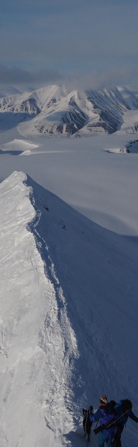 FJELLVETTREGLENE 1. Planlegg turen og meld fra hvor du går. 2. Tilpass turen etter evne og forhold. 3. Ta hensyn til vær- og skredvarsel. 4. Vær forberedt på uvær og kulde, selv på korte turer. 5.