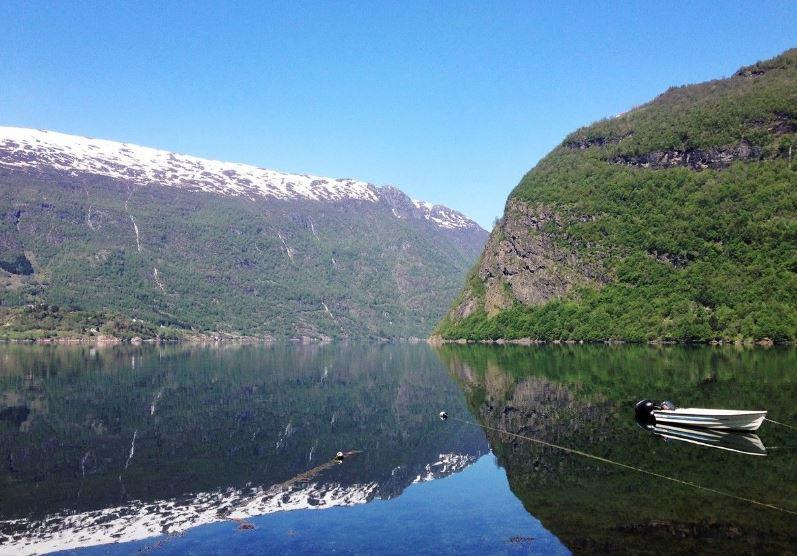 Velkommen til Framfjorden, - en perle innerst en liten fjordarm i Vik kommune, 6893 Vik i Sogn.